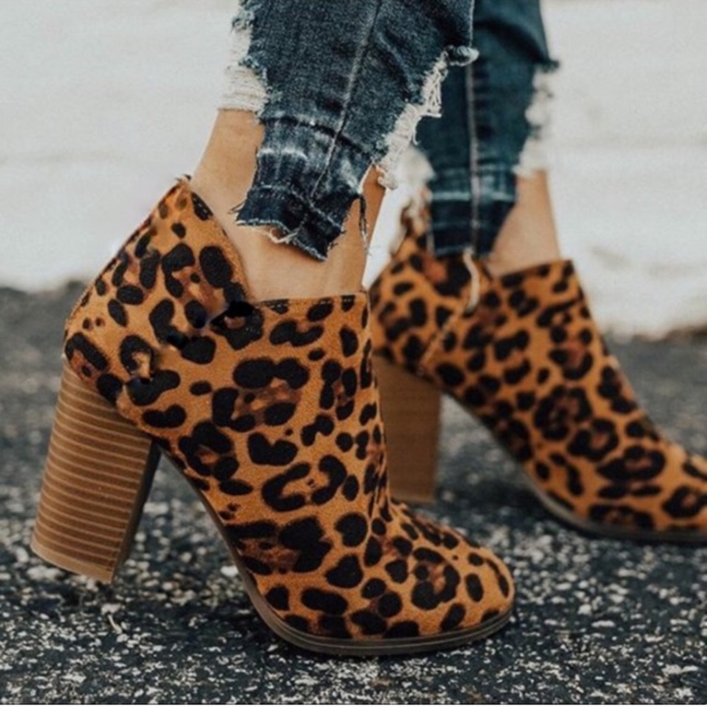 Last pair. Host pick 🍂🥳🎉 Leopard print booties.